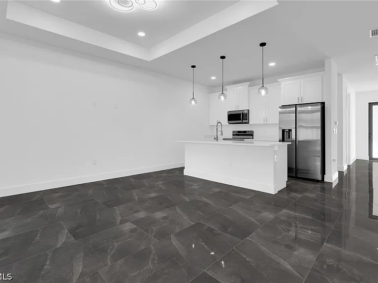 111 Harry Ave S #109 — Photo 15