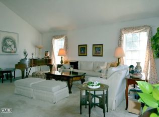 1202 Foxboro Dr, Norwalk, CT 06851