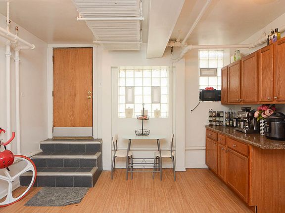5th image of 1931 W Crystal St #G