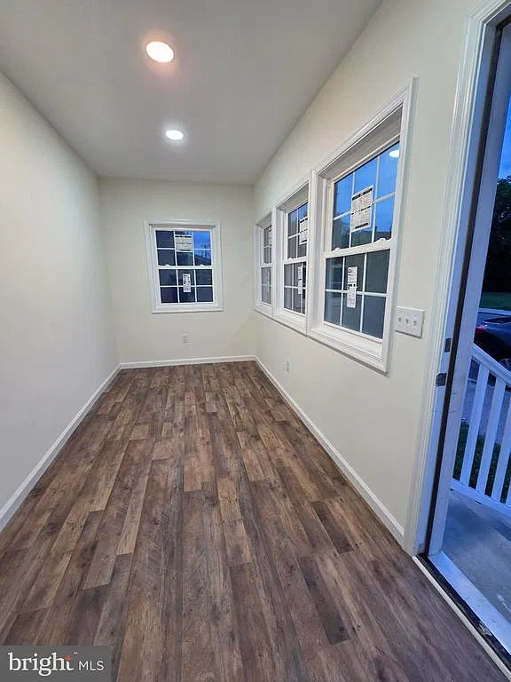4 bed, 3.5 bath, 3168 sqft, $2,100 — Photo 2