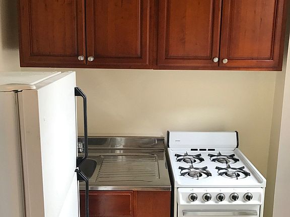 5th image of 101 Sherman Ave APT 5A