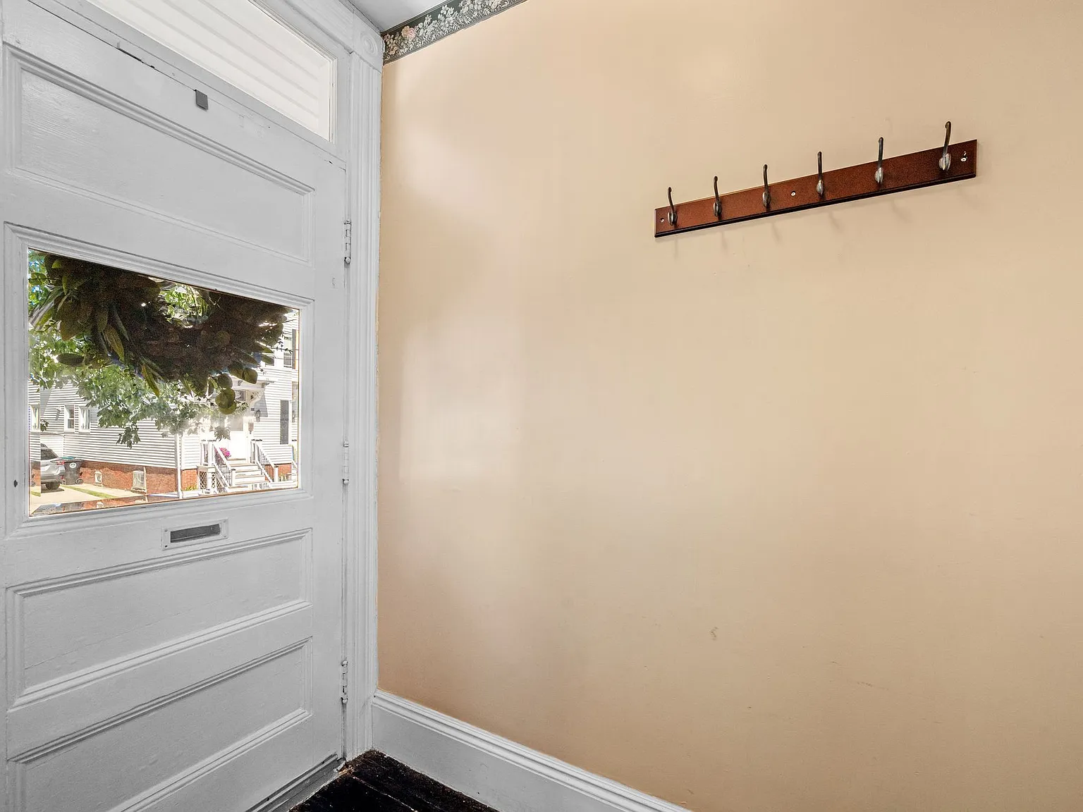 3 bed, 1100 sqft, $3,400 — Photo 4