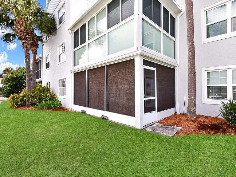 324 Village Dr #B — Photo 26