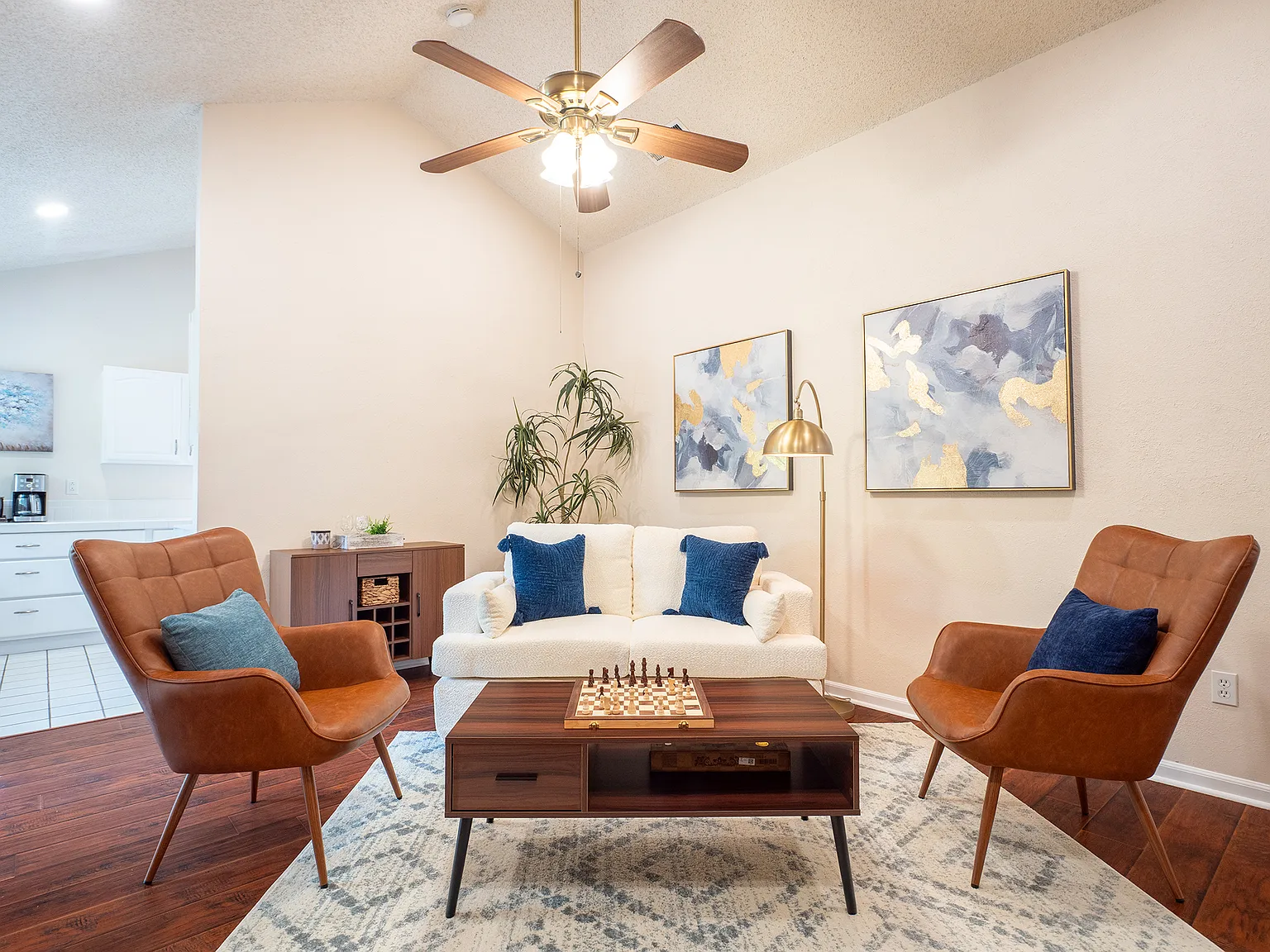 3 bed, 2308 sqft, $3,400 — Photo 1