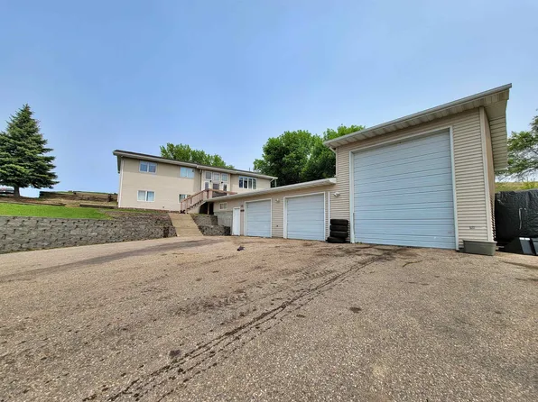 4920 10th Ave NW, Minot, ND 58703