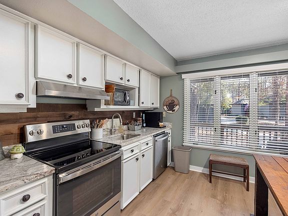 5th image of 2377 W Cedar Ln