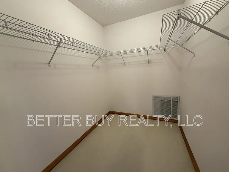 81 Boston Ln — Photo 33