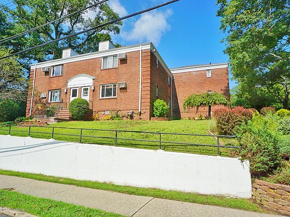 3rd image of 580 Howard Ave #A