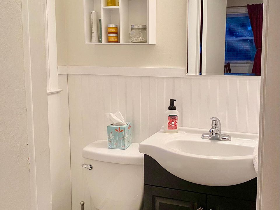 Updated half bath in MBR