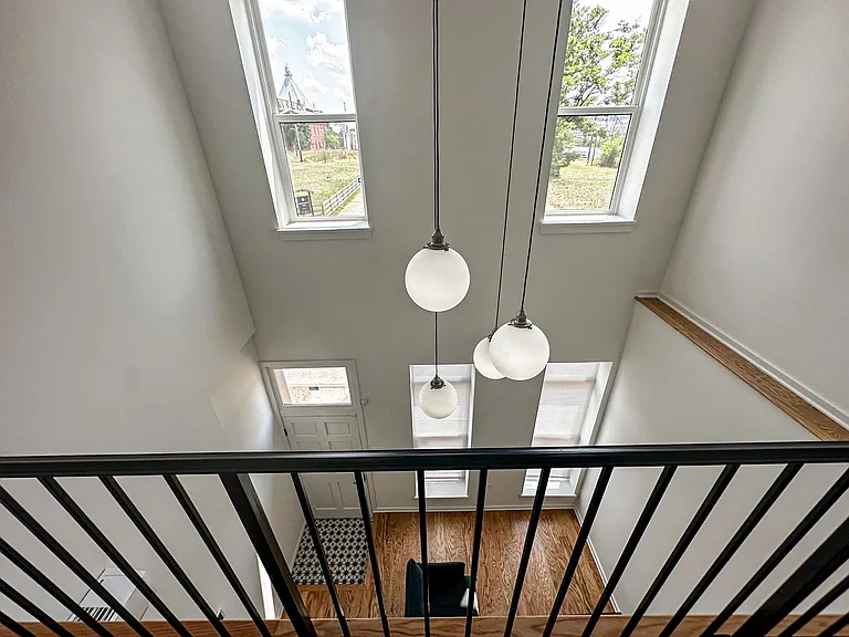 1129 N Caroline St — Photo 5