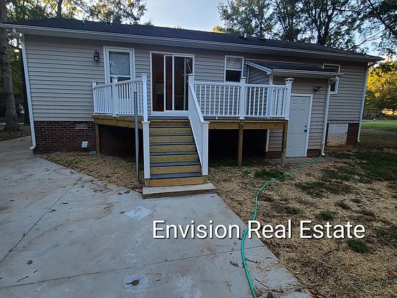 3rd image of 207 Pine View Rd