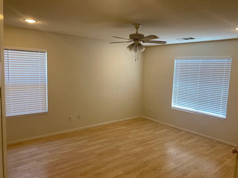 2046 Krystal Ave — Photo 10
