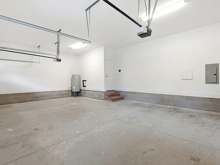 213 Myrtle Ave — Photo 46