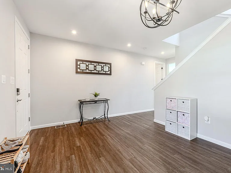 324 Cedar Spring Dr — Photo 8