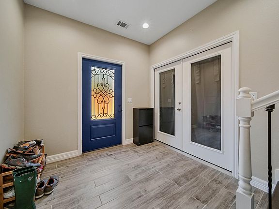 3rd image of 2032 Spenwick Dr