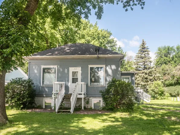 212 Dover Ave NE, Orange City, IA 51041