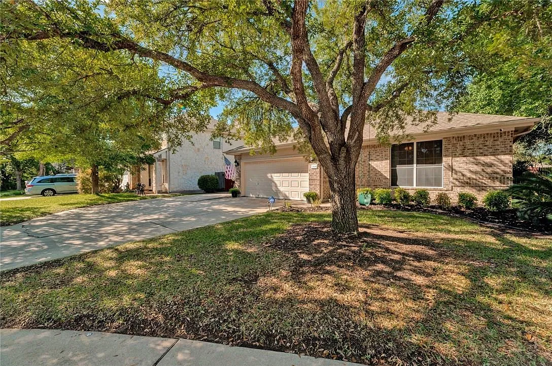 3 bed, 2.0 bath, 1566 sqft, $3,000 — Photo 2