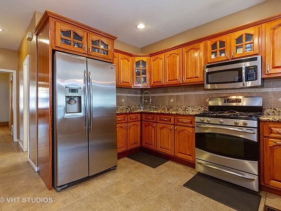 2nd image of 2335 N Lowell Ave