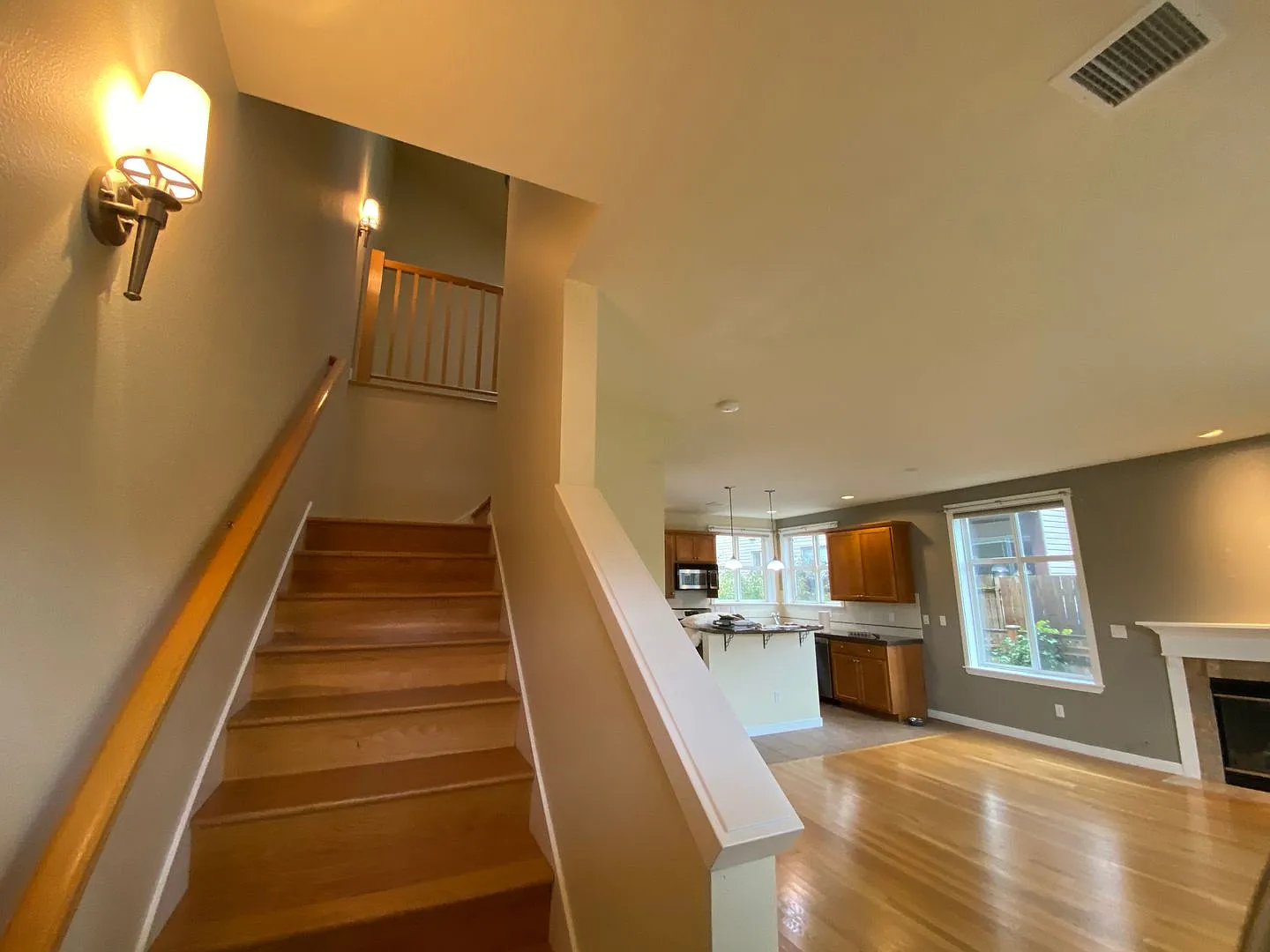 Fetching Newer Townhome in Trendy Wallingford Neighborhood! — Photo 2