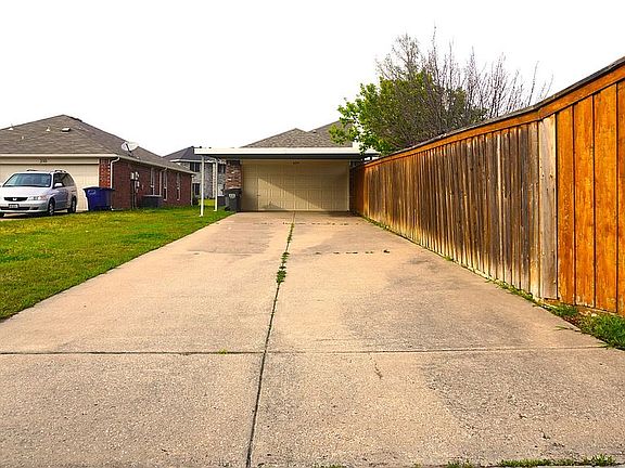 3rd image of 635 Burchshire Ln
