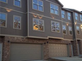 254 S Rolling Woods Way, Fayetteville, AR 72704