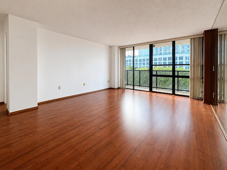 600 NE 36th St #309 — Photo 5