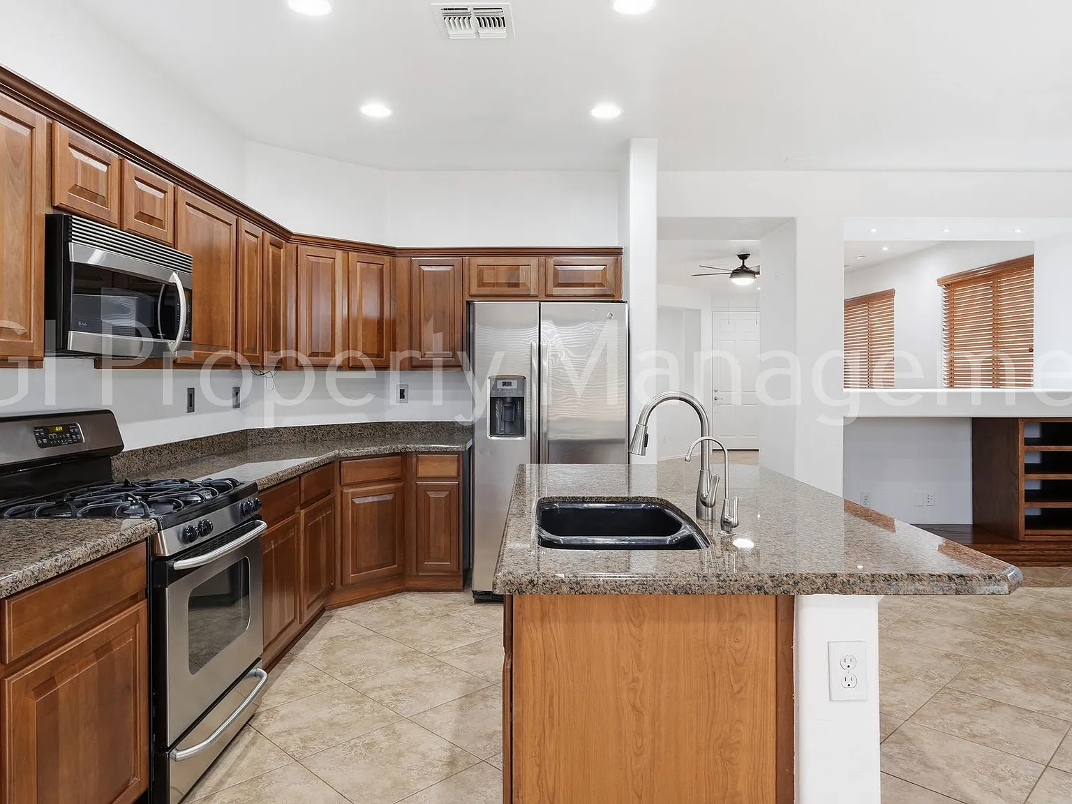 Beautiful Anthem Home With Private Pool!! — Photo 4