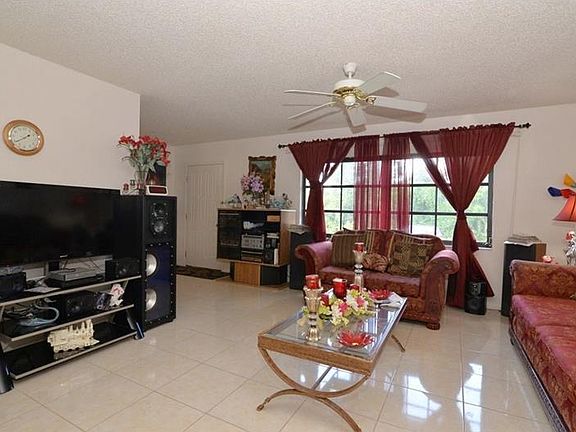 4th image of 530 Geraldine Dr