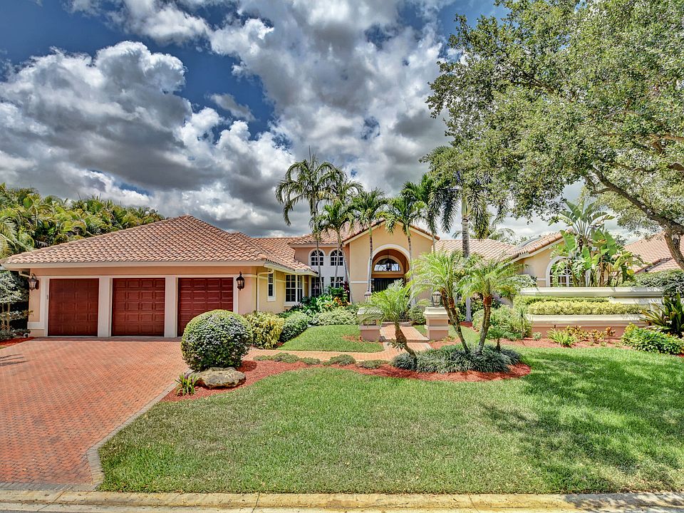 1st image of 1922 Colonial Dr