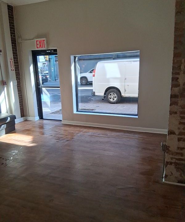 1st image of 2962 Kensington Ave Floor 1