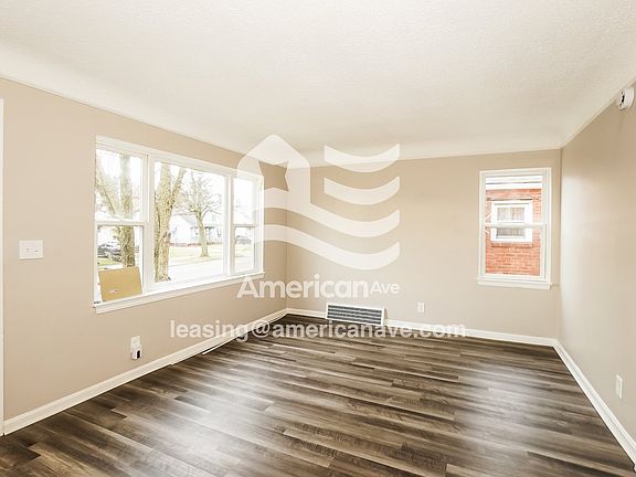 765872_003_wm_-_living_room_13436019.jpg