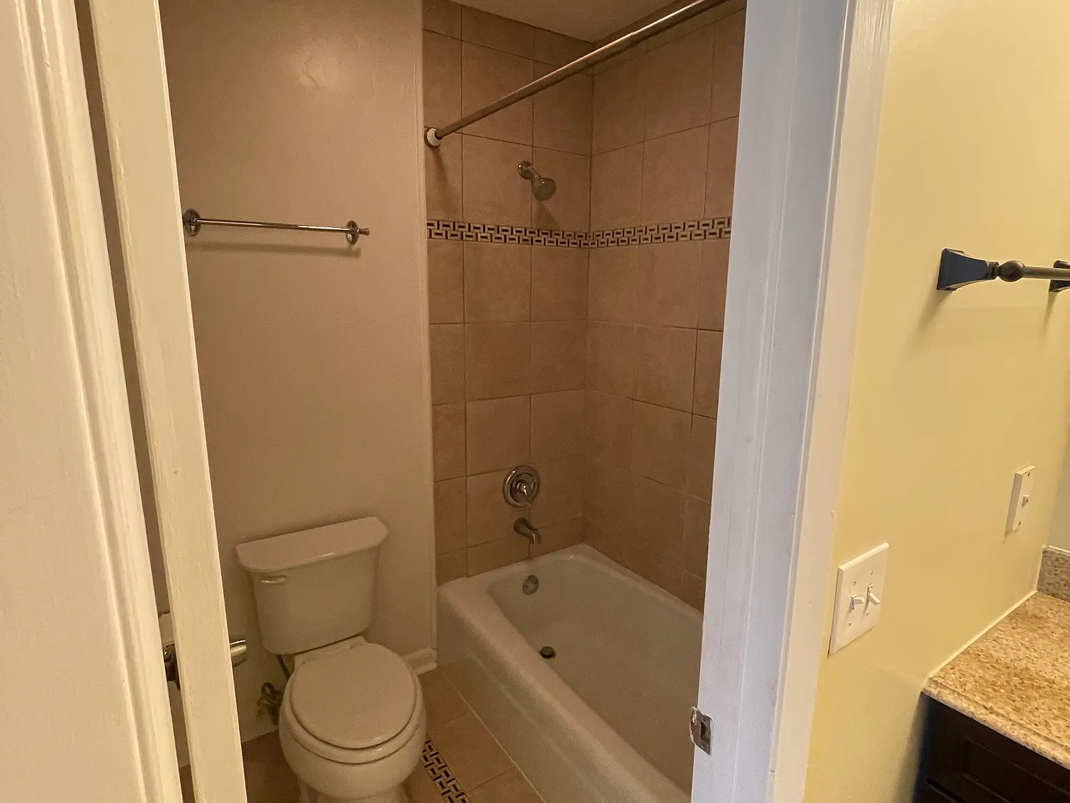 3 bed, 1100 sqft, $925 — Photo 4