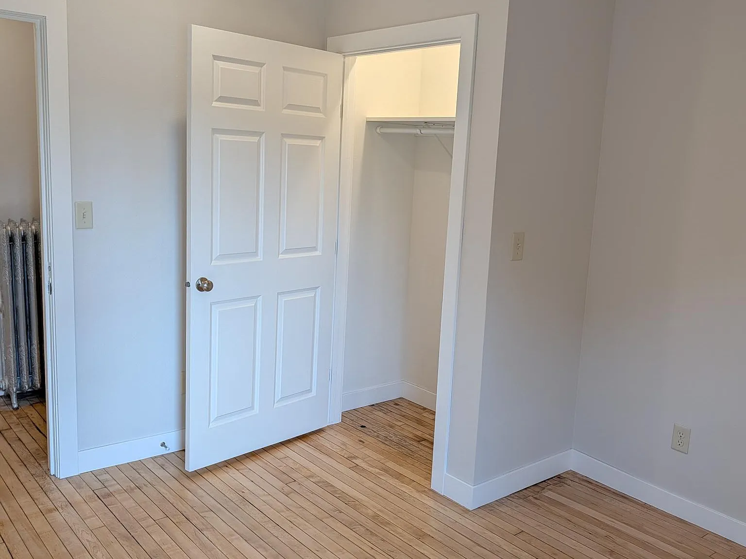 6 bed, 2000 sqft, $2,700 — Photo 4