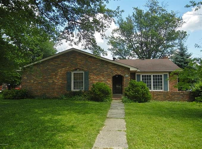 1st image of 202 Robin Wood Dr