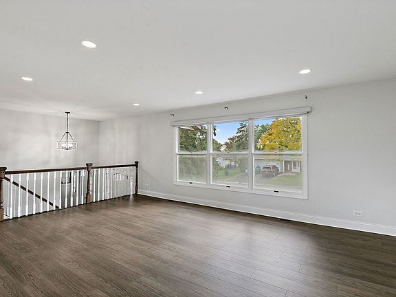 4th image of 530 Ramblewood Ct