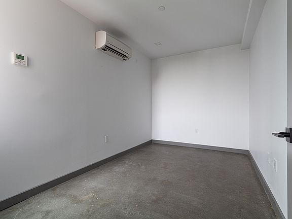 5th image of 410 Tompkins Ave #3EE