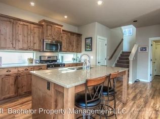 3200 SW 28th St, Redmond, OR 97756