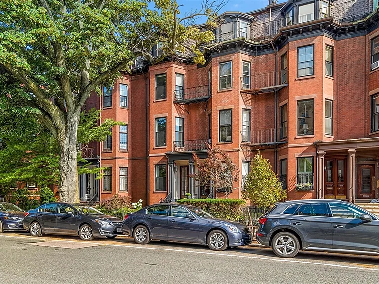 425 Beacon St #2 — Photo 10