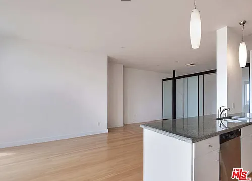 3810 Wilshire Blvd #1012 Photo 1
