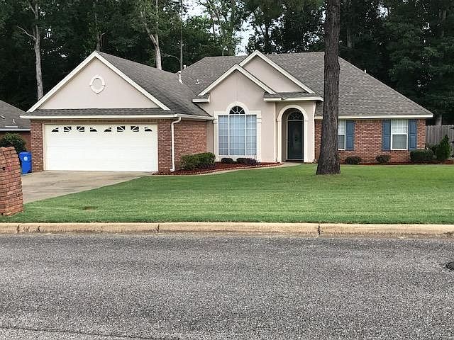 920 Silver Creek front