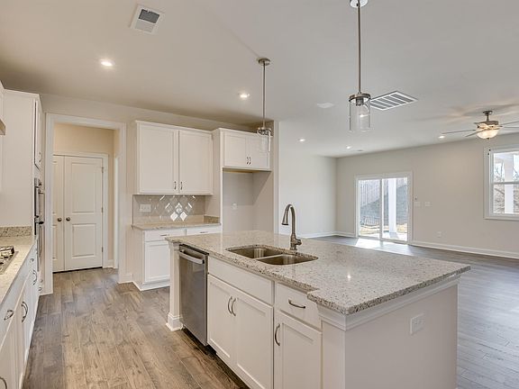 5th image of 605 Basalt Ct