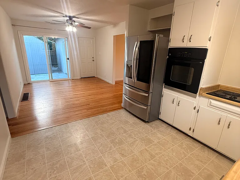 212 E Hemlock Ave — Photo 5