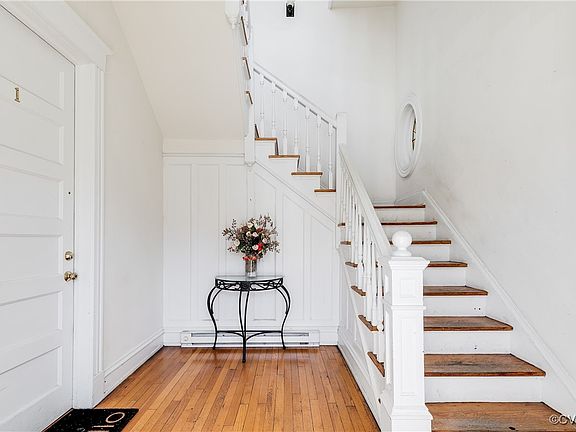 3rd image of 2042 W Grace St #U3
