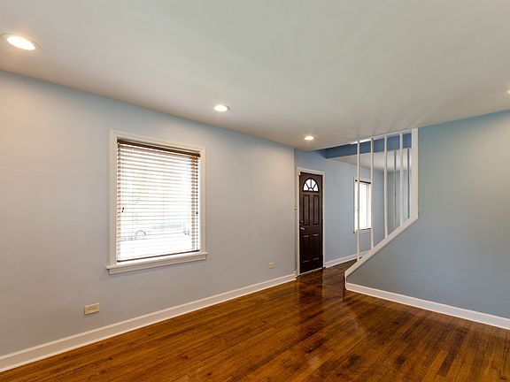 3rd image of 10054 S Crandon Ave