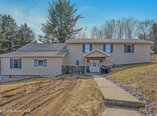 1681 Abington Rd, Dalton, PA 18414