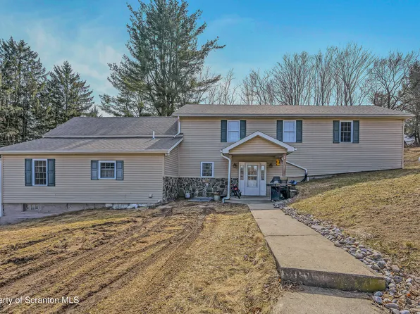 1681 Abington Rd, Dalton, PA 18414