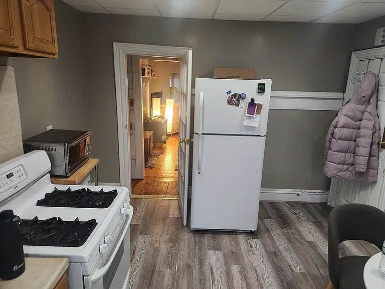 100 Pleasant St #4 — Photo 4