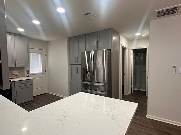 4th image of 2702 Vienna Pl