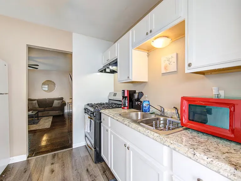 6827 Peerless St #4 — Photo 8