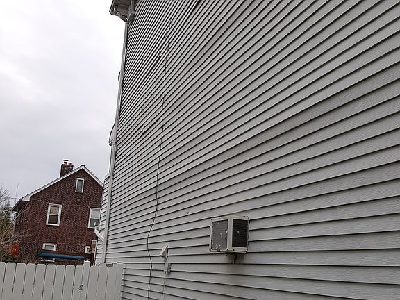 3rd image of 44 Journeay St